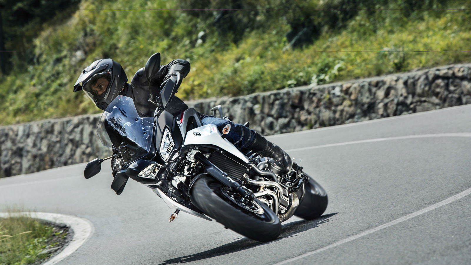  Yamaha unveils updated Tracer 900 and Tracer 900GT at EICMA